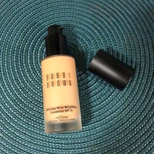 Bobbi Brown Skin Long-Wear Weightless Foundation